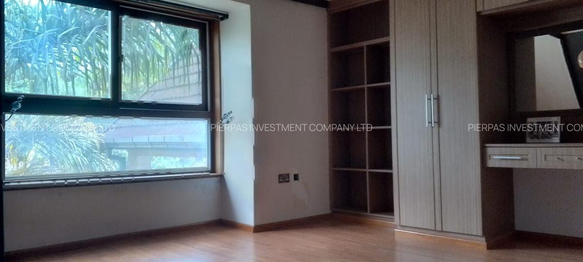 5 Bed Townhouse with En Suite in Spring Valley - 9