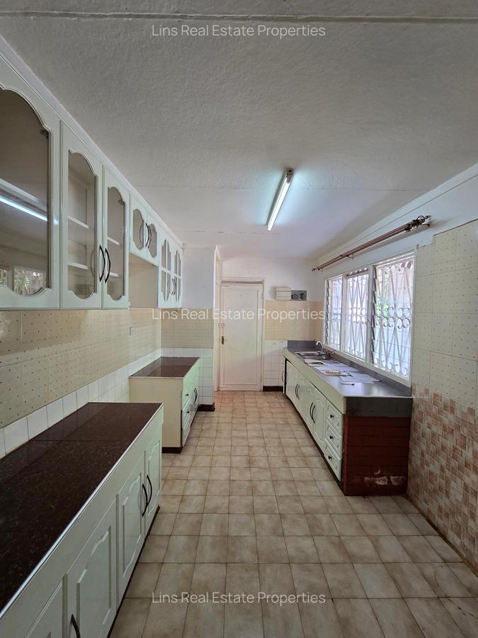 4 Bed House with En Suite in Loresho - 14
