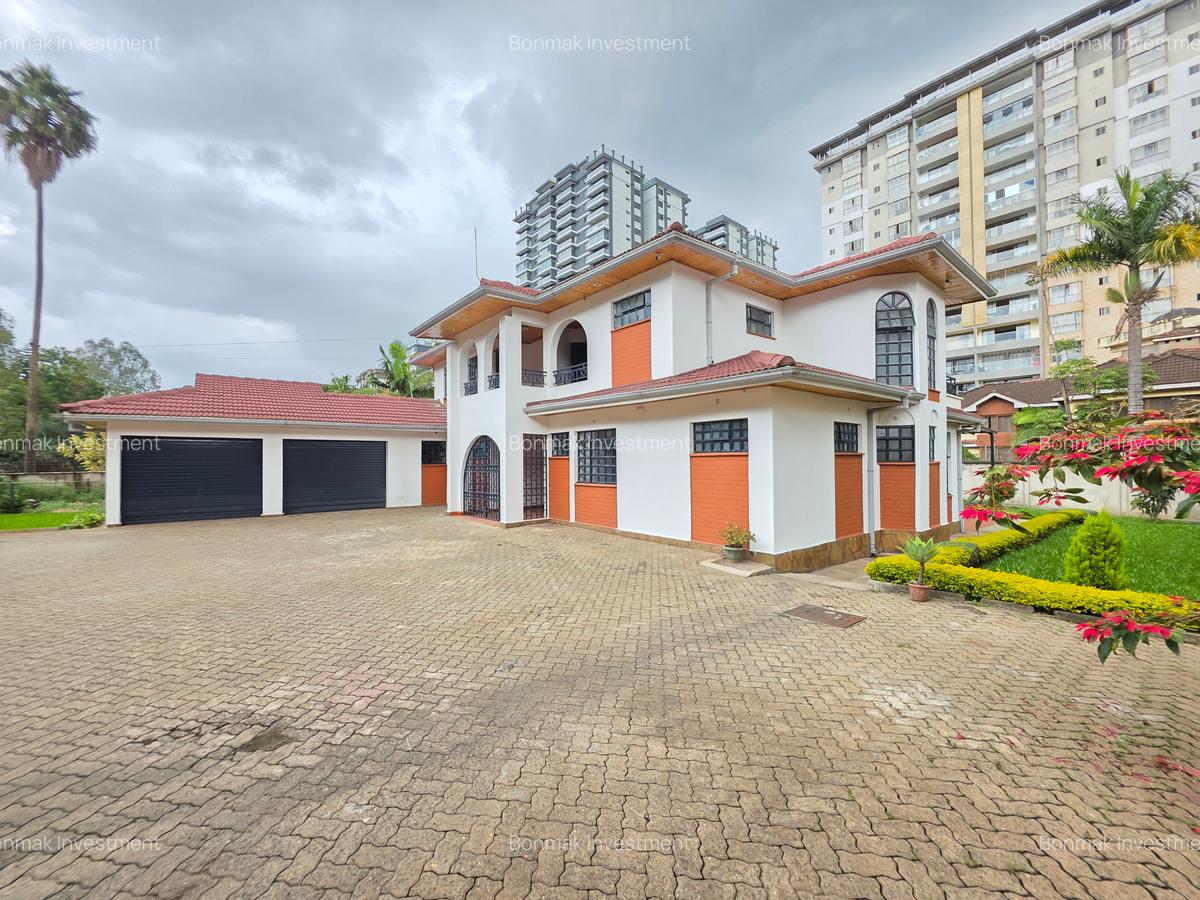 4 Bed House with En Suite at Lavington - 1