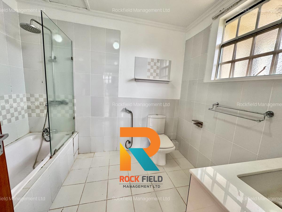 4 Bed Townhouse with En Suite in Rosslyn - 15