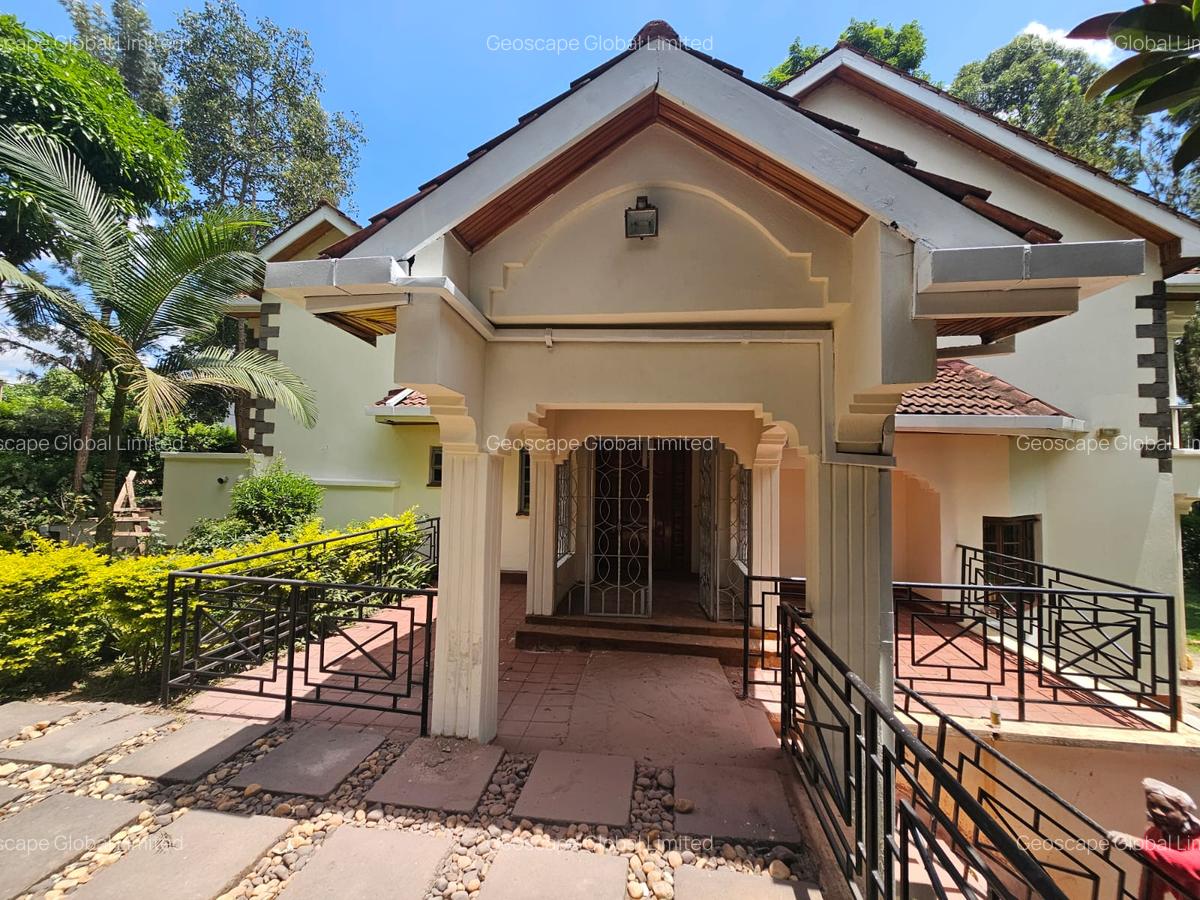 5 Bed House with En Suite in Runda - 1