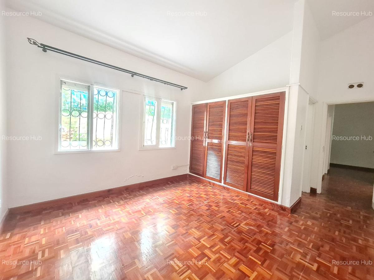 4 Bed House with En Suite at Hillview - 19
