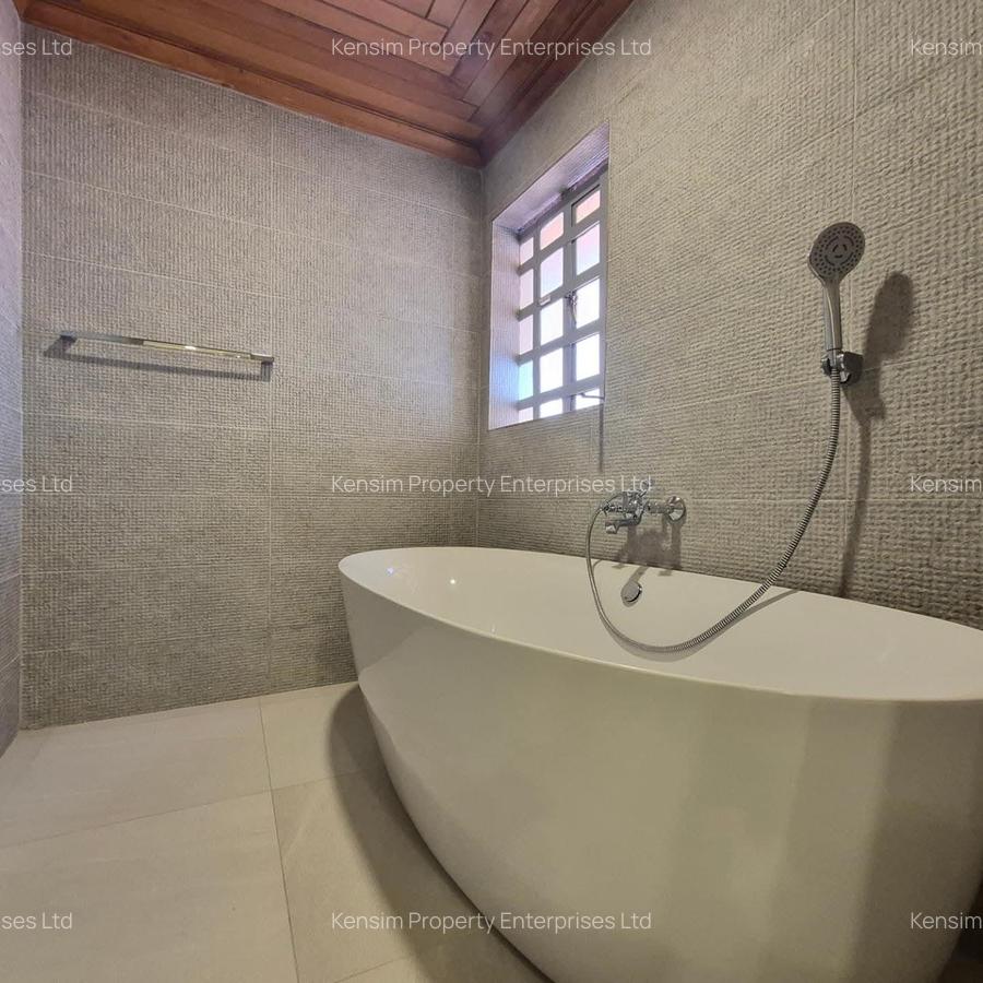 5 Bed House with En Suite in Runda - 19