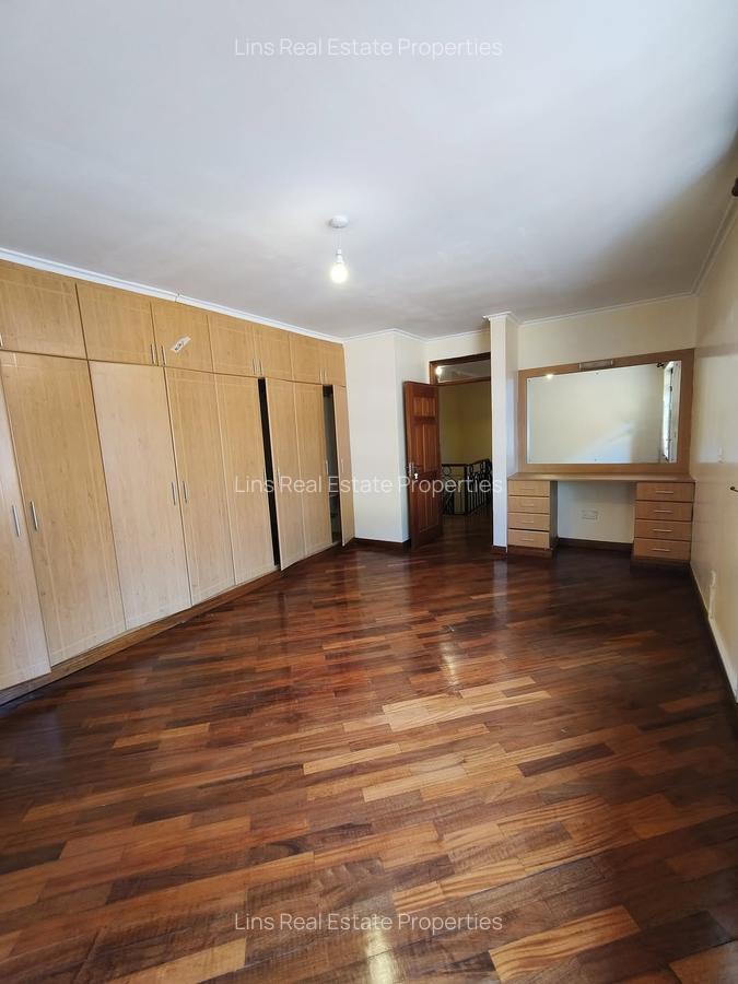 4 Bed Townhouse with En Suite in Lavington - 17