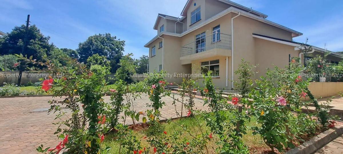 5 Bed Townhouse with En Suite in Kyuna - 3