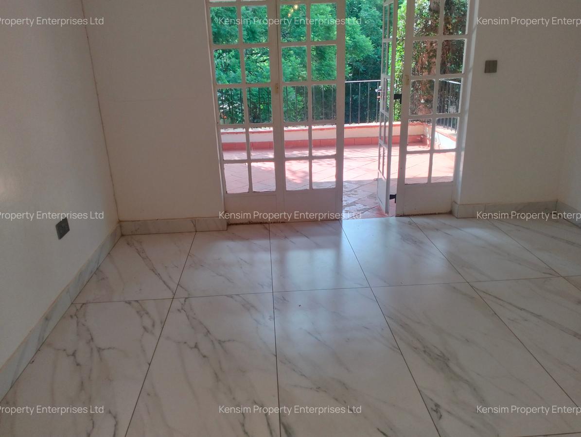 4 Bed House with En Suite in Lavington - 15