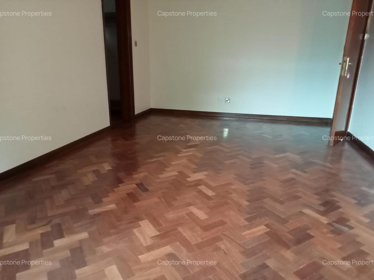 5 Bed House with En Suite in Runda - 12