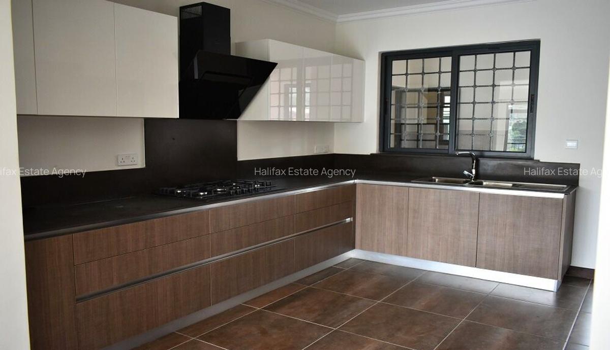 3 Bed Apartment with En Suite in Parklands - 7