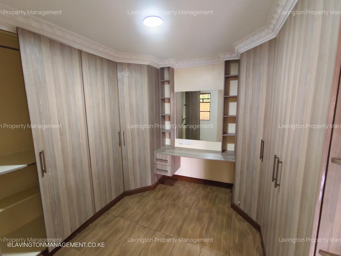 5 Bed Townhouse with En Suite at Lavington Green - 14