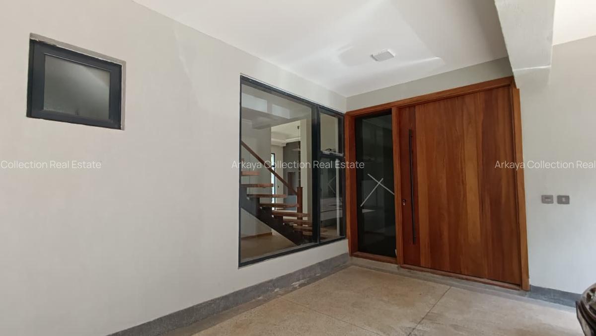5 Bed Townhouse with En Suite in Lavington - 1