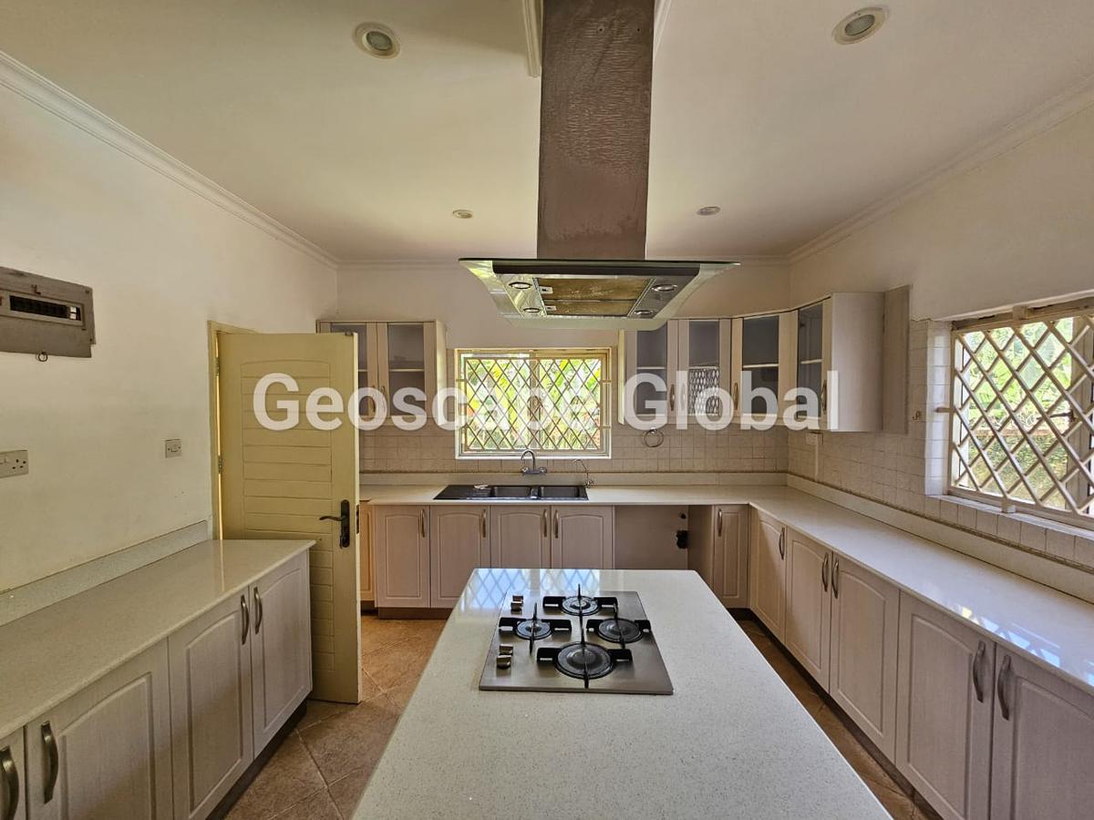 5 Bed House with En Suite in Runda - 5