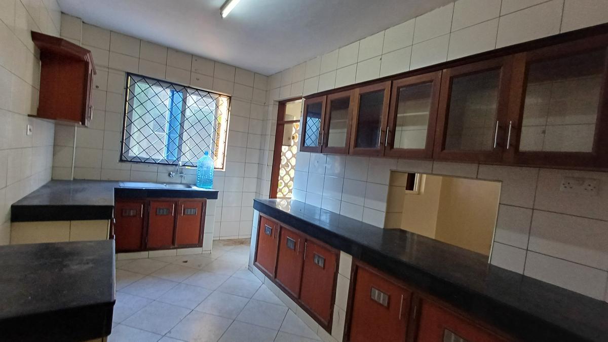 3 Bed Apartment with En Suite at Beach Road - 1