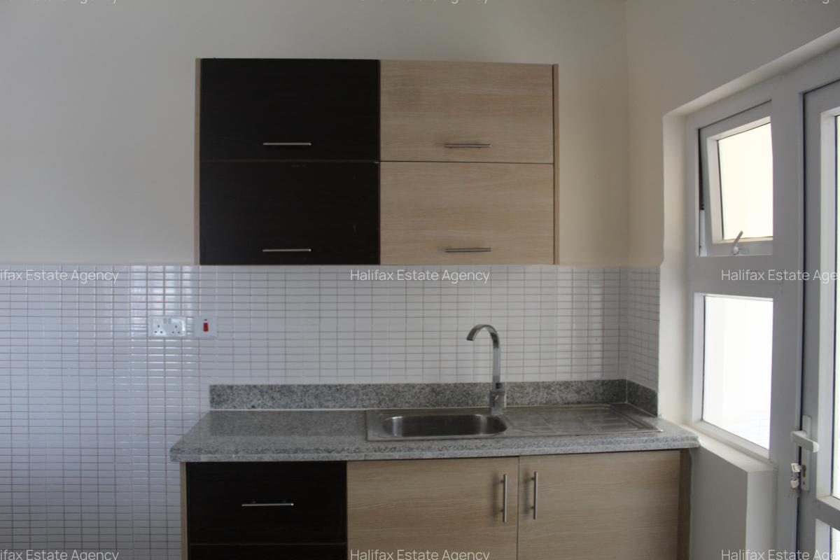 2 Bed Apartment with En Suite at Hatheru Road - 12
