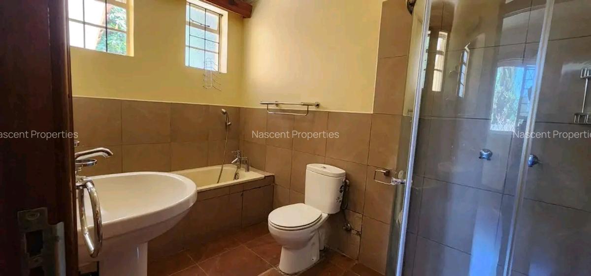 4 Bed House with En Suite in Lavington - 6