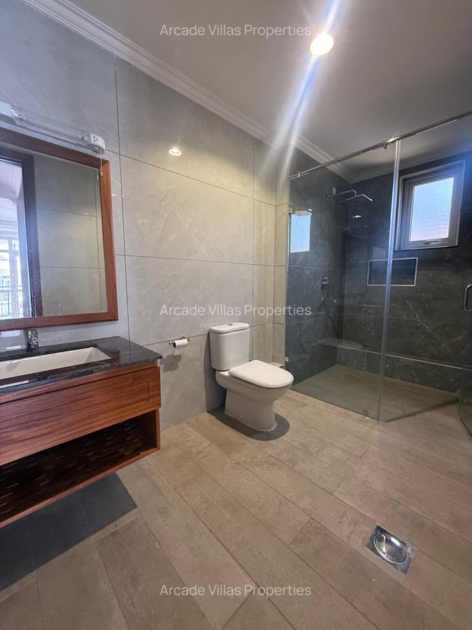 5 Bed Townhouse with En Suite in Lavington - 14