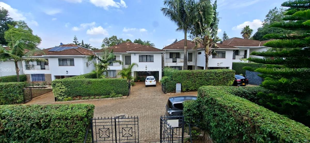 4 Bed Townhouse with En Suite at Brookside - 1