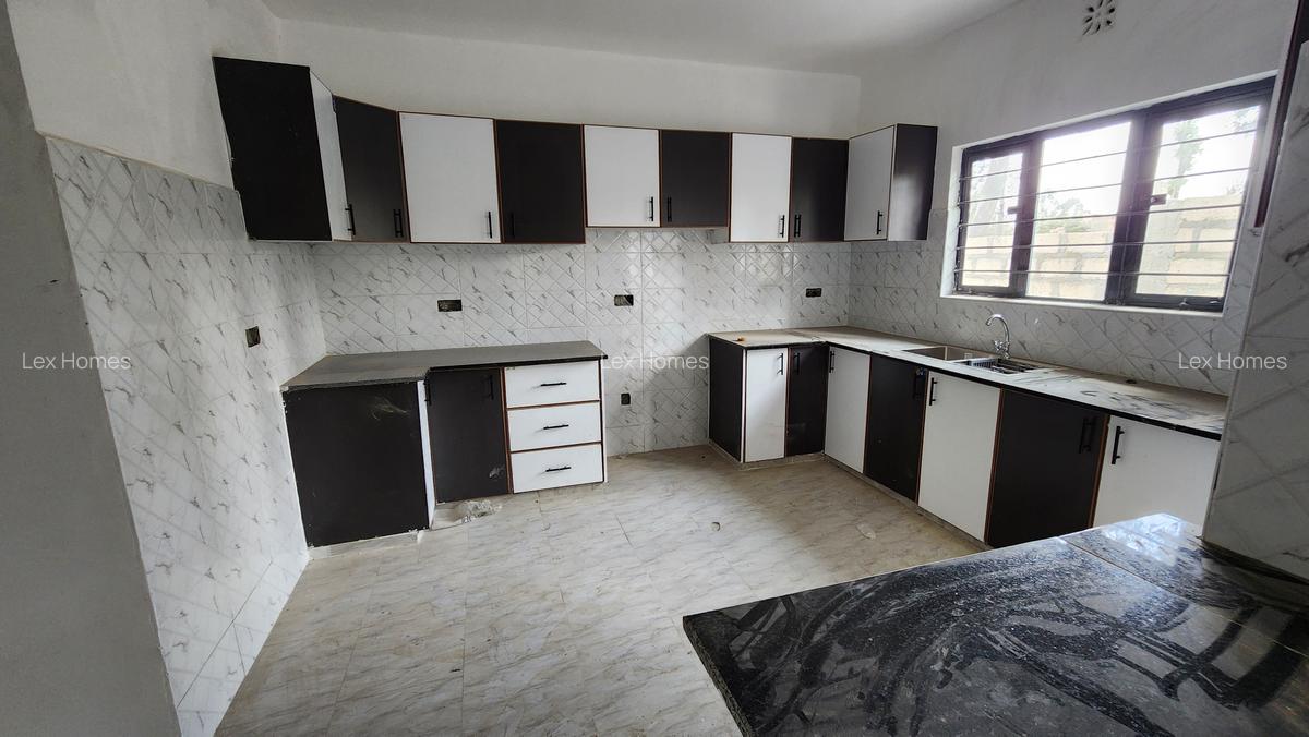 4 Bed House with En Suite at Forest Line Road - 4