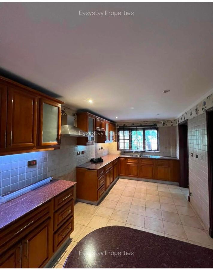4 Bed Townhouse with En Suite in Spring Valley - 11