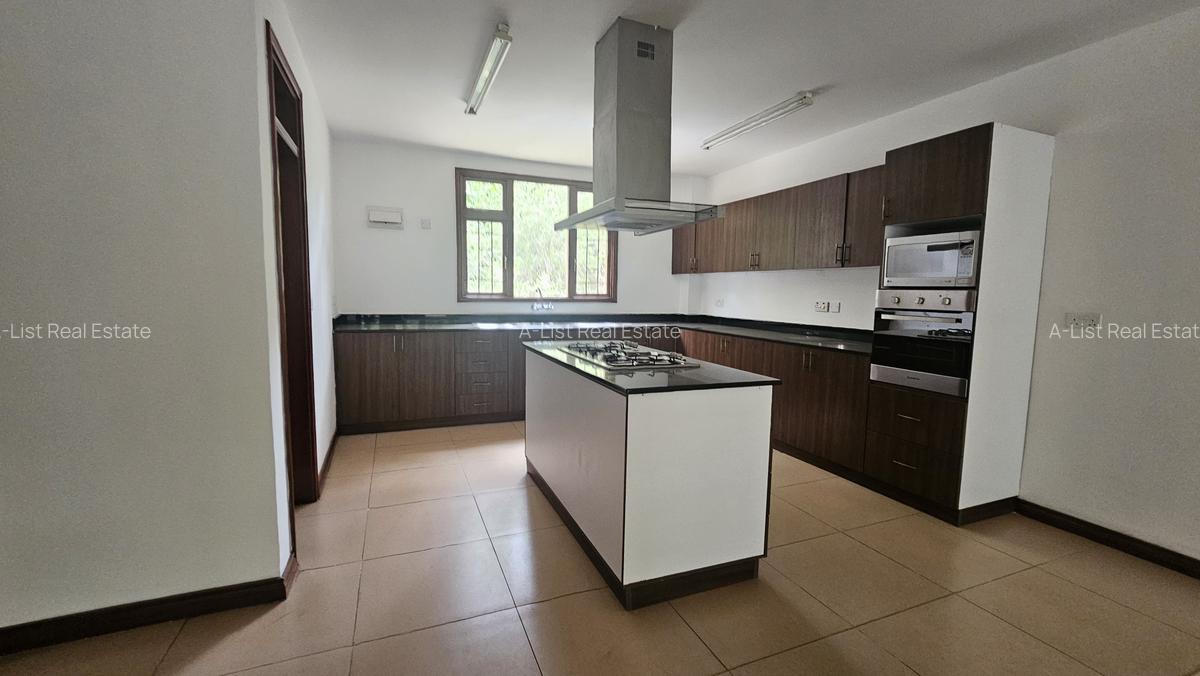 3 Bed Apartment with En Suite at Sandalwood Lane - 15