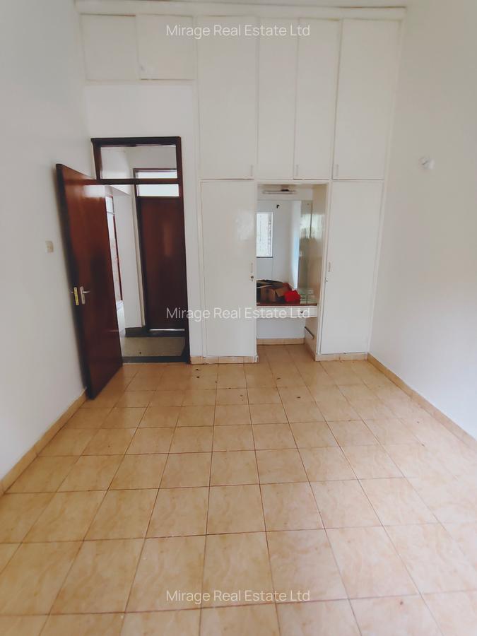 3 Bed House with Garden in Dennis Pritt - 12