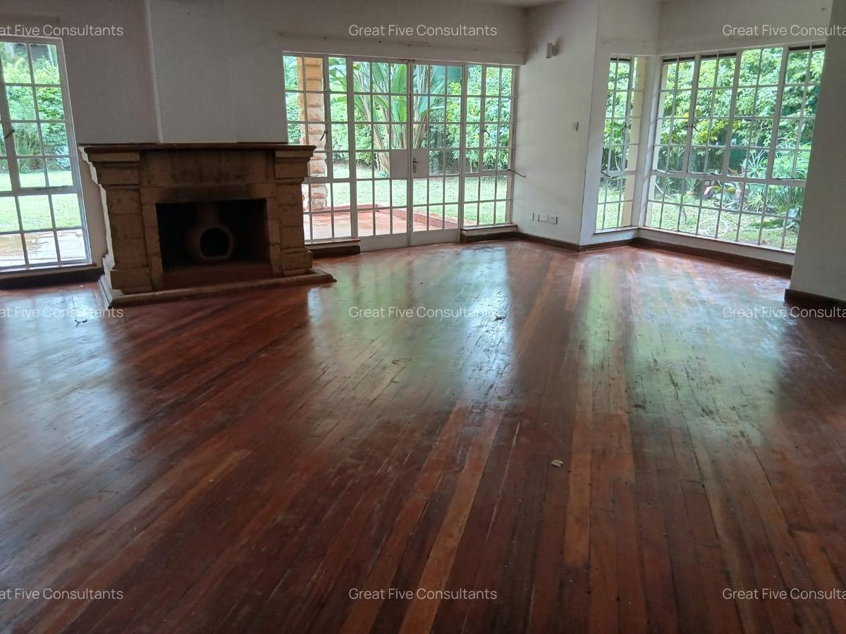 5 Bed Villa with En Suite in Rosslyn - 7