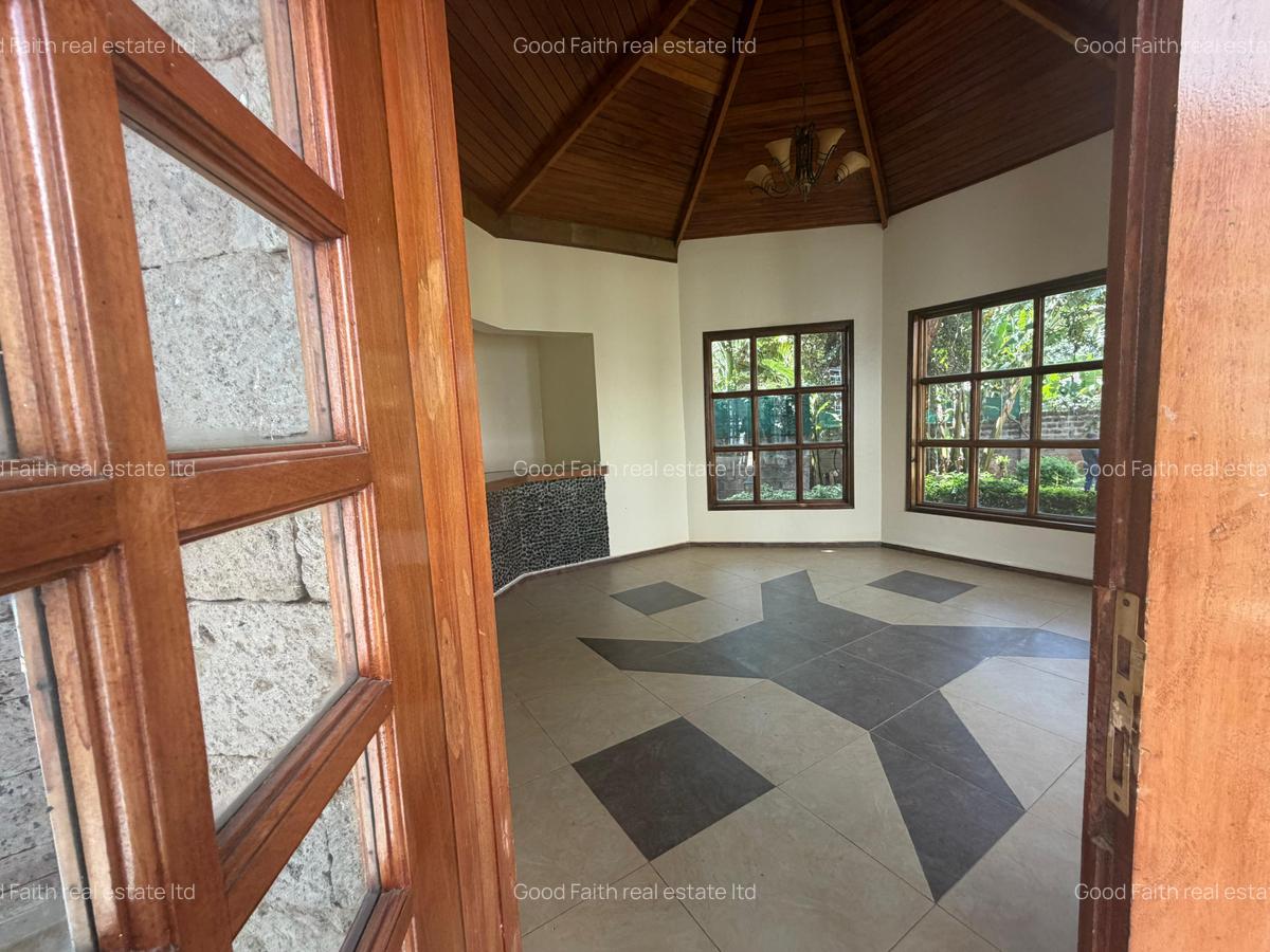 6 Bed House with En Suite in Runda - 15