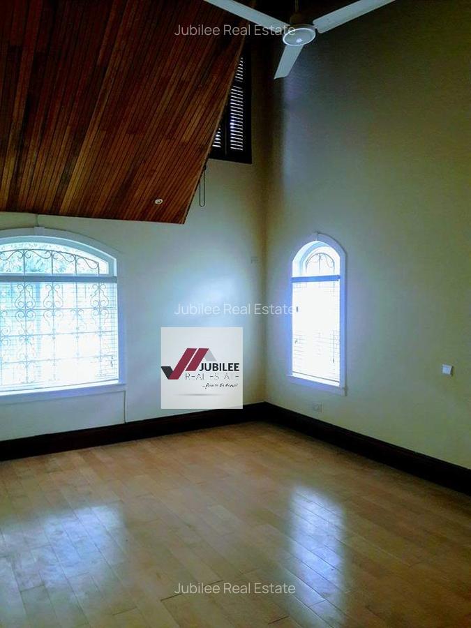 4 Bed Townhouse with En Suite in Kitisuru - 13