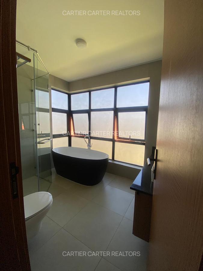 4 Bed House with En Suite in Membley - 6