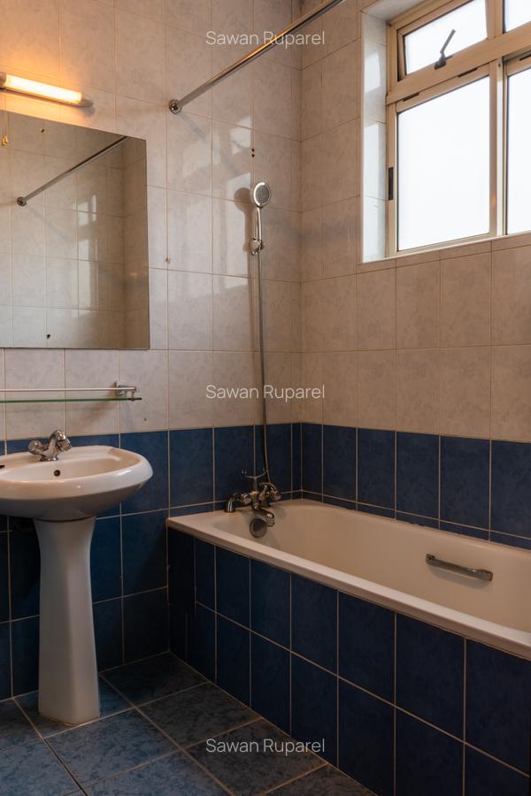 3 Bed Apartment with En Suite at Sports Road - 6