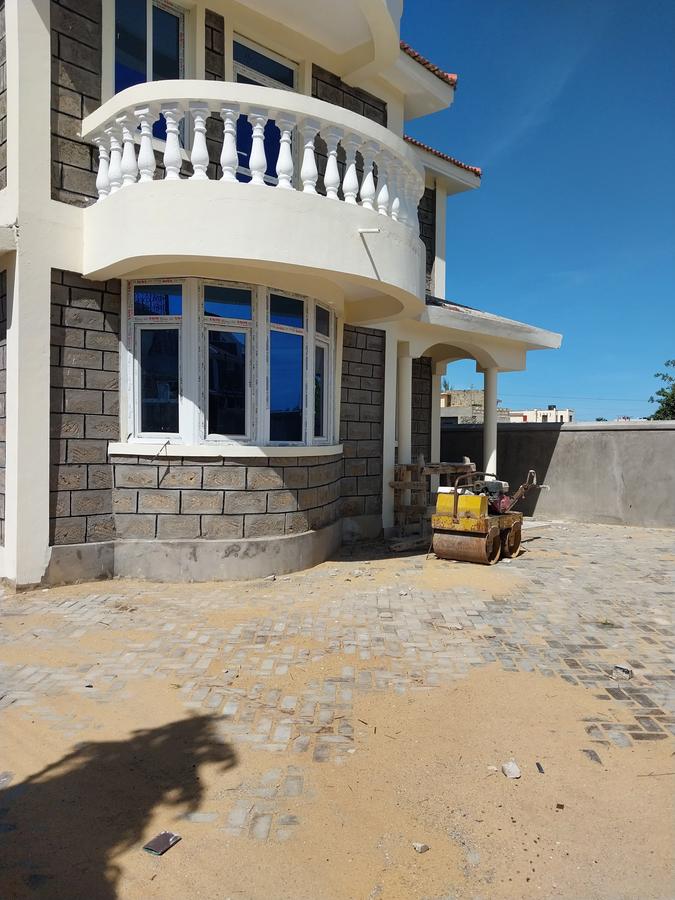 4 Bed Townhouse with En Suite at Utange - 7