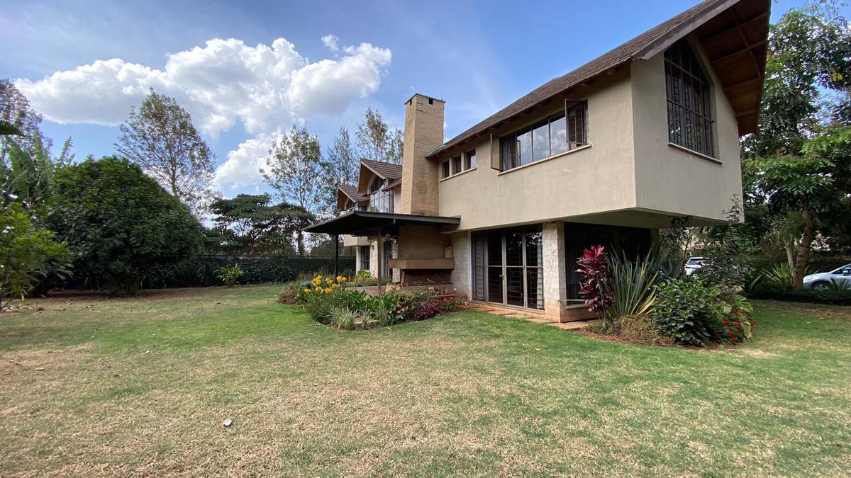 5 Bed House with En Suite in Runda - 2