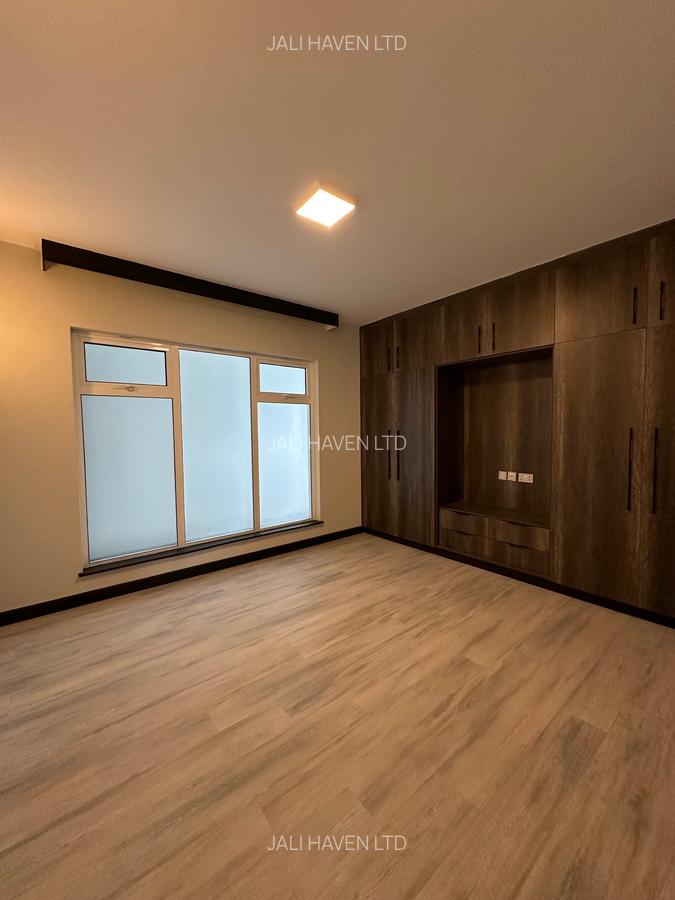 2 Bed Apartment with En Suite in Riverside - 14