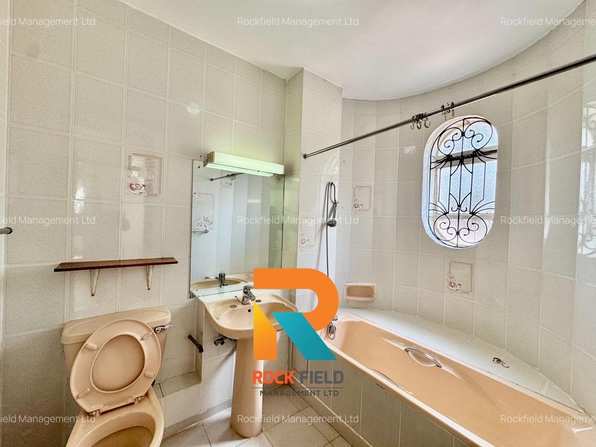 5 Bed House with En Suite in Parklands - 14