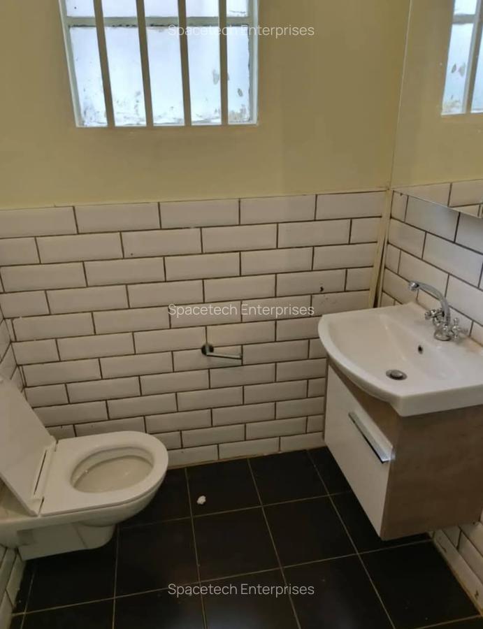 4 Bed House with En Suite in Nyari - 11