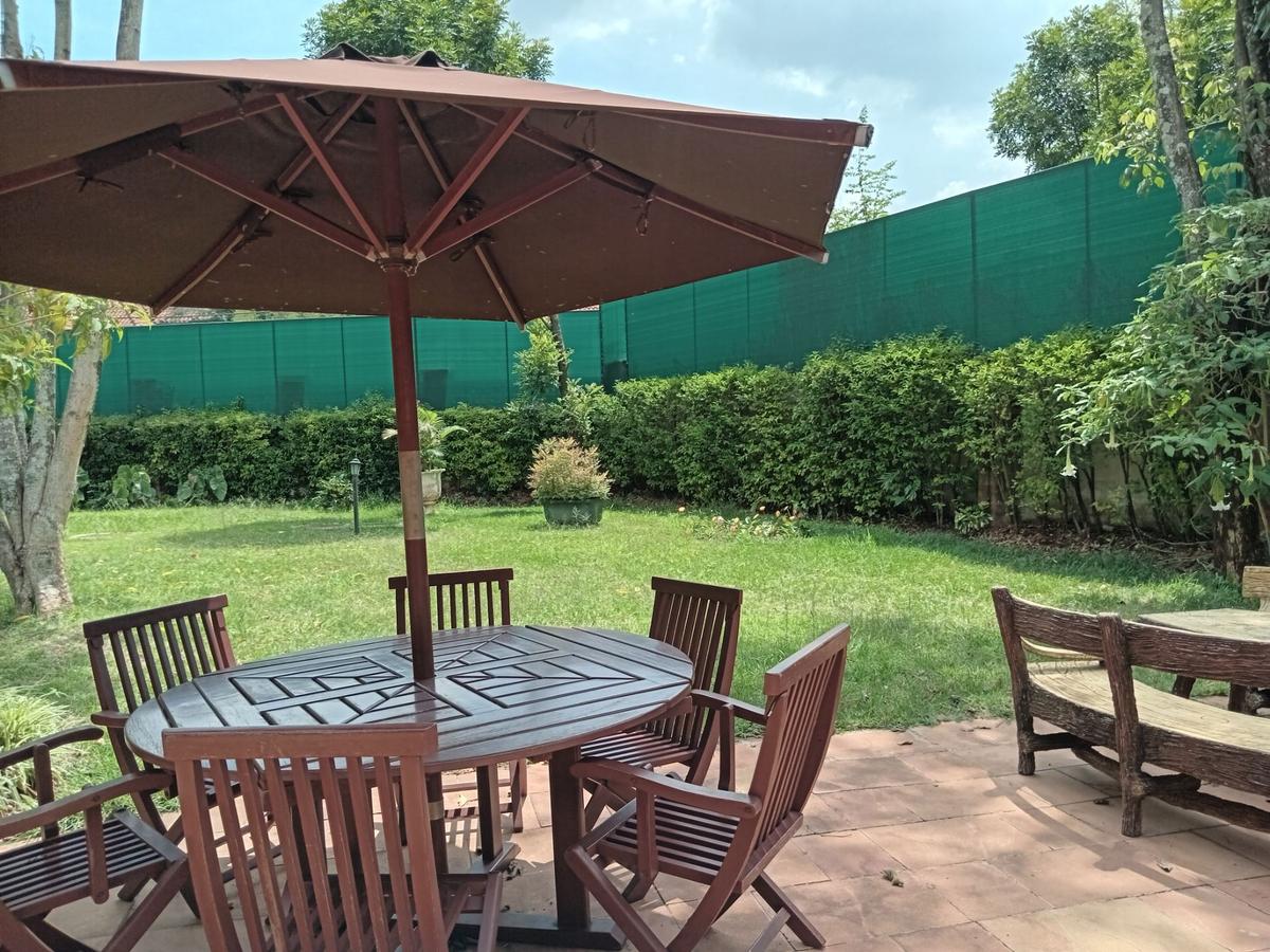 4 Bed House with En Suite in Lavington - 16