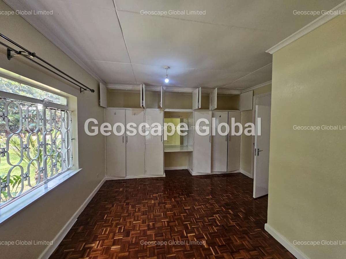 4 Bed House with En Suite in Nyari - 12