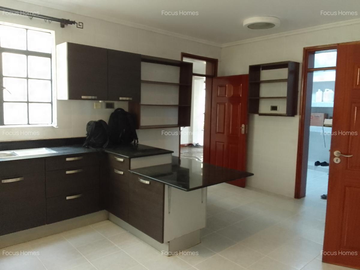 4 Bed Townhouse with En Suite in Lavington - 17