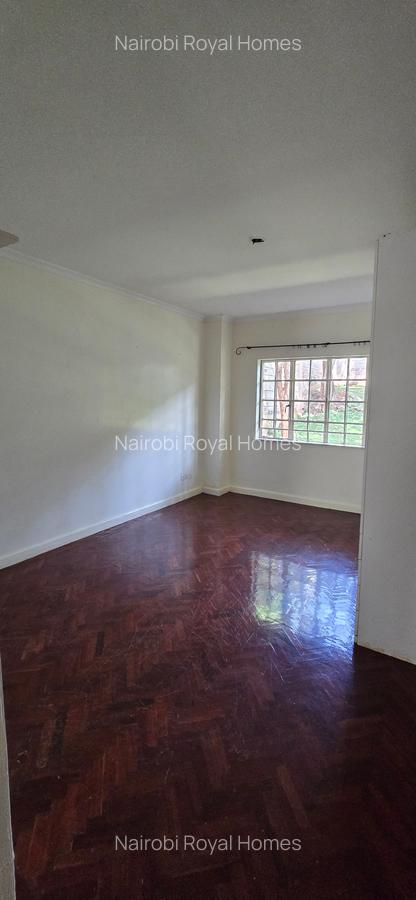 4 Bed House with En Suite at Lavington Road - 10