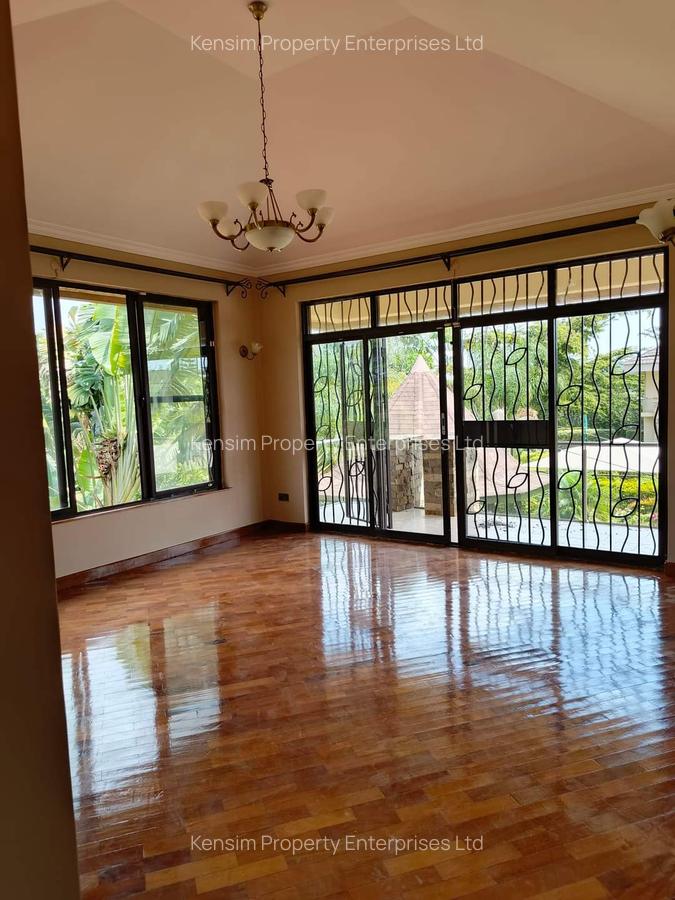 4 Bed Townhouse with En Suite in Ridgeways - 2