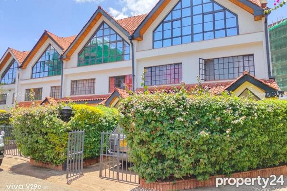 5 Bed Townhouse with En Suite at School Lane - 2