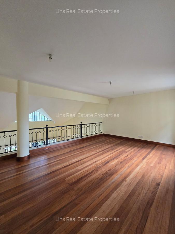 5 Bed Townhouse with En Suite in Lavington - 12