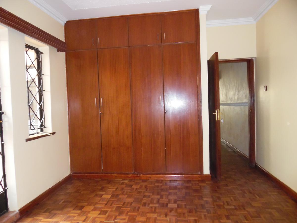 4 Bed Townhouse with En Suite at Lavington - 6