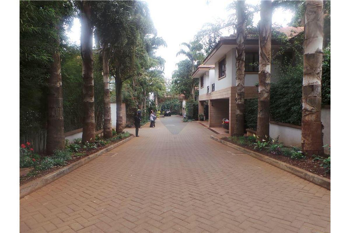 4 Bed Townhouse with En Suite in Westlands Area - 13