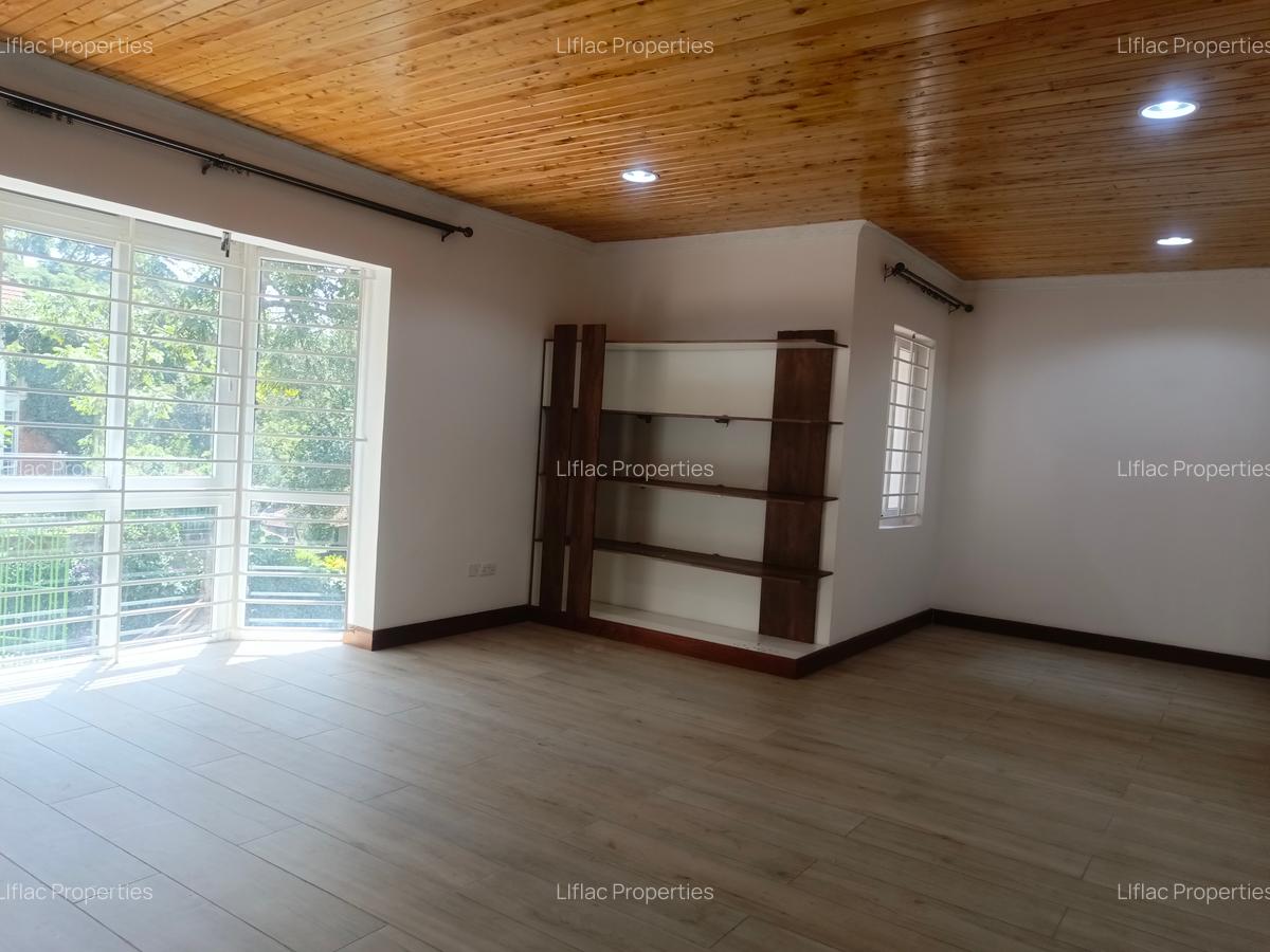 6 Bed House with En Suite in Rosslyn - 13