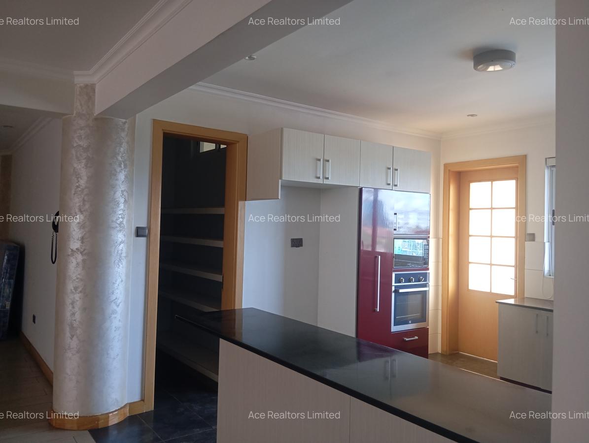 4 Bed Apartment with En Suite at Siaya Road - 3