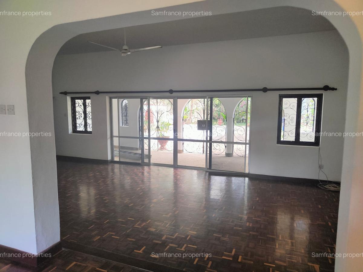 4 Bed Villa with En Suite at Links Road - 15