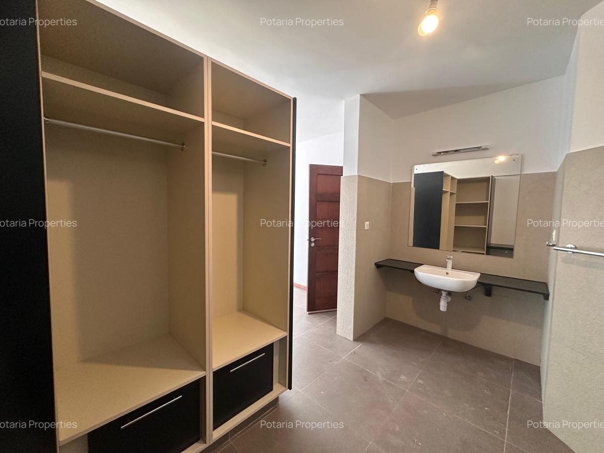 2 Bed Apartment with En Suite in Riverside - 11