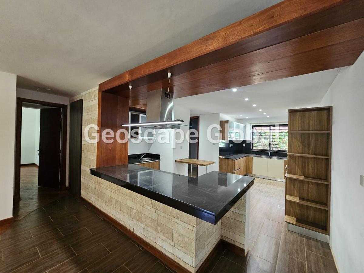 5 Bed House with En Suite in Runda - 9