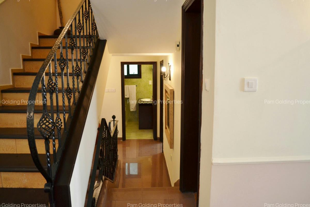 3 Bed House with Swimming Pool at Grevillea Grove - 5