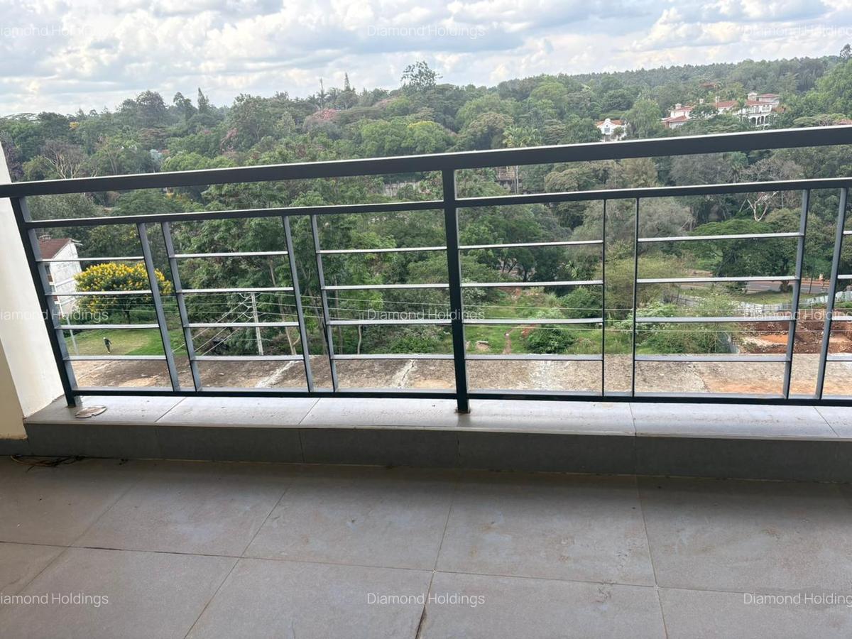 4 Bed Apartment with En Suite in Parklands - 1